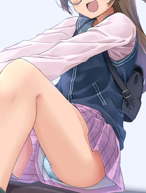 今だとこっちの方が見える事がある二次ロリ少女の隙間パンチラ二次エロ画像-3