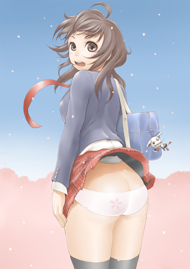 春一番の風邪で桜吹雪とともにスカート舞ってる風のいたずらスカートめくられ二次エロ画像-6