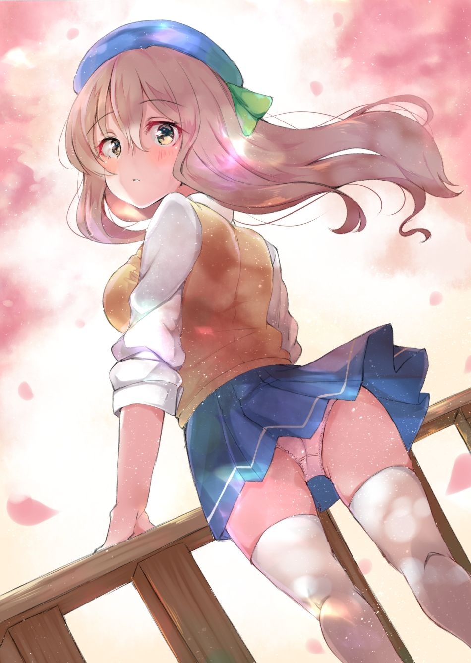 春一番の風邪で桜吹雪とともにスカート舞ってる風のいたずらスカートめくられ二次エロ画像-18