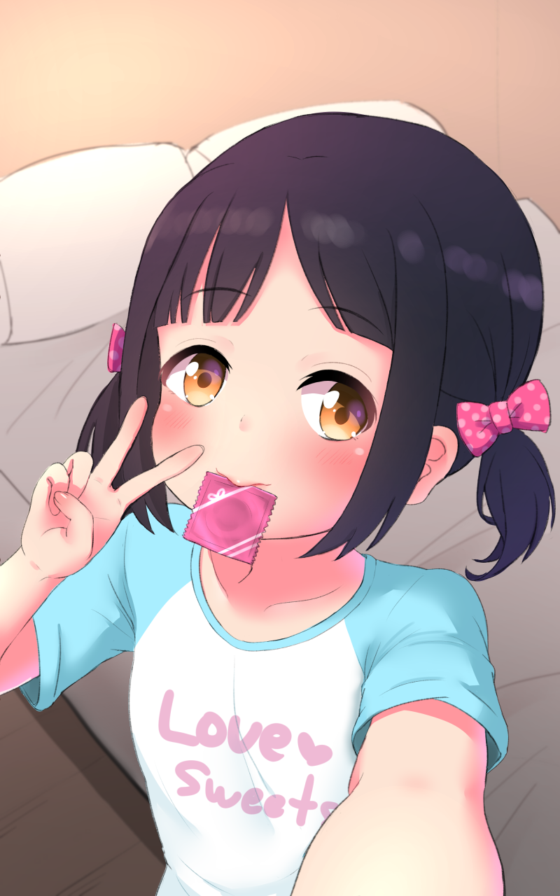 二次ロリビッチ少女が未開封コンドームを口にくわえて誘ってくるロリビッチ誘惑二次エロ画像-32